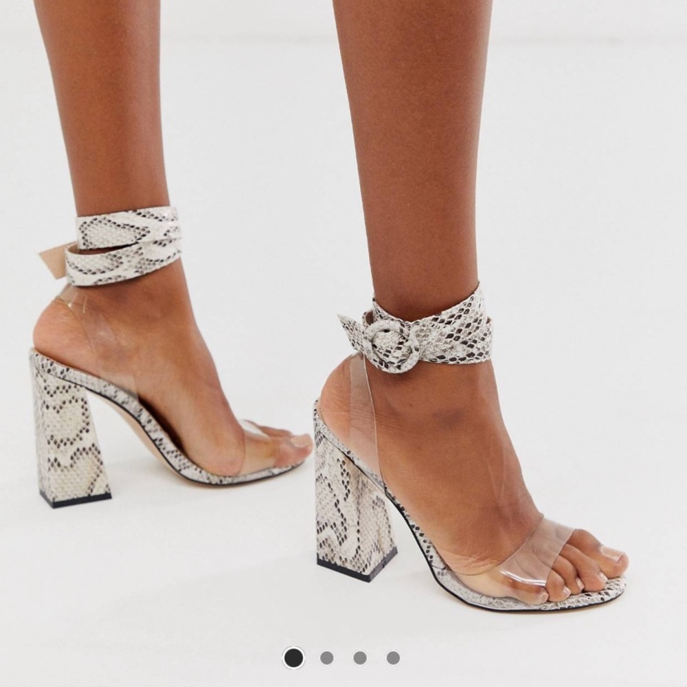Block heel sandal in snake print